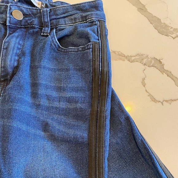 Revamped dark wash skinny jeans - Picture 4 of 4